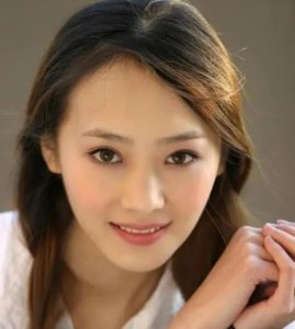 ​黄海波妻子曲栅栅嫁给了爱情，让其事业飘红！