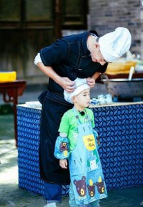 ​陈小春儿子中文名，原来这么甜蜜，是应采儿和陈小春的结合