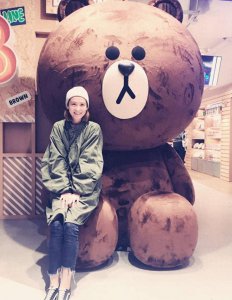 ​她在《虎啸龙吟》中扮演阴险小人何驸马，而现实她却是素颜女神！