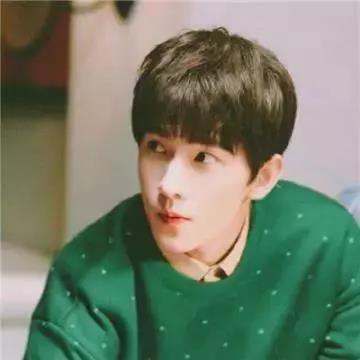 杨洋帅气阳光头像