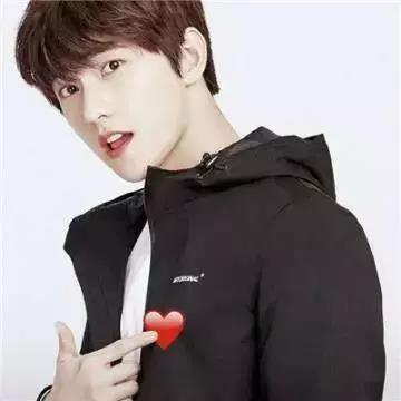 杨洋帅气阳光头像