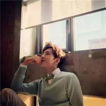 杨洋帅气阳光头像