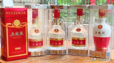 ​五粮液“永不分梨”，瓶内的梨是咋放进去的？听听酒厂员工怎么说