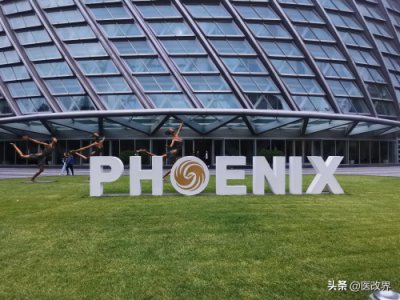 ​与大咖一起做客凤凰卫视《一虎一席谈》-魏子柠