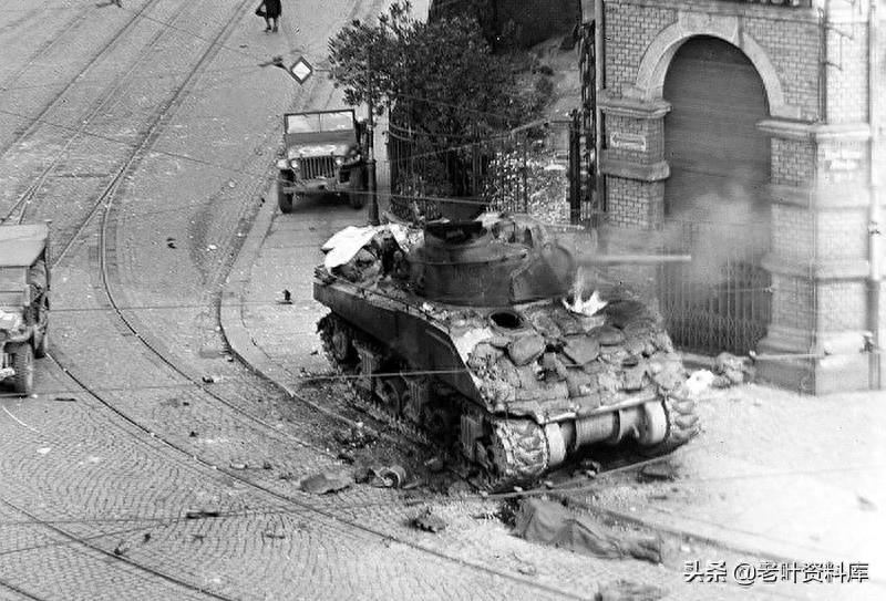 二战中被德军击毁的谢尔曼坦克