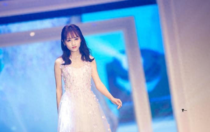 SNH48成员黄婷婷