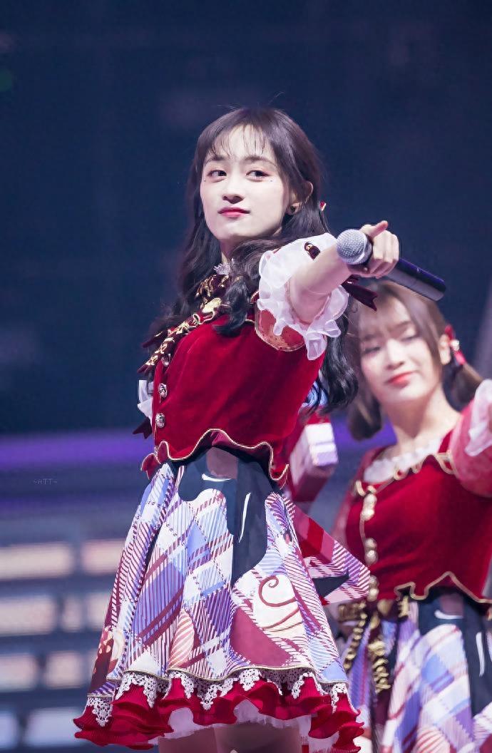 SNH48成员黄婷婷