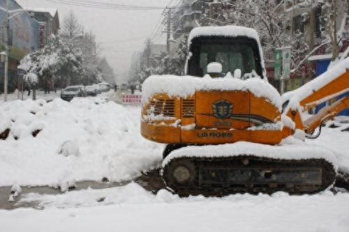 又曝全国冻哭预警，回首2008年冰灾，又一次10年一遇寒潮来袭？