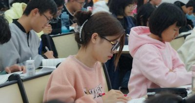​大学副教授工资条引热议，基本工资12000，公积金等于一般人月薪