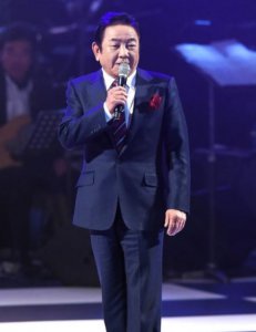 ​《蒙面歌王》许灿肝癌去世，享年73岁，生前最后一次露面仍在工作