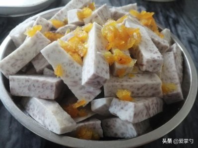 ​芋头简单蒸一蒸，好吃又简单，我家经常这样吃