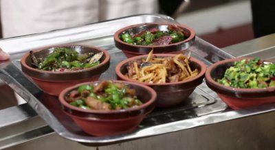 ​长沙名气小碗菜，50几种菜品，日销3000多碗，一人消费才十几块