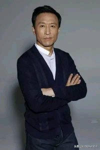 ​美国百老汇中唯一的中国人，铁骨铮铮的硬汉形象，让人不敢忘怀