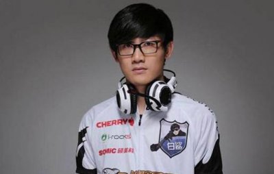 ​穿越火线职业选手都开什么车？宝马保时捷路虎玛莎拉蒂