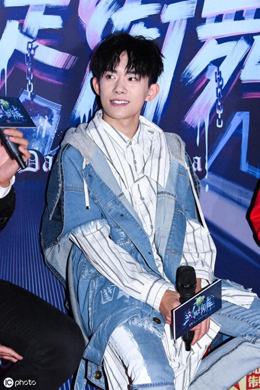 王源易烊千玺范丞丞陈飞宇,盘点娱乐圈的00后男星,颜值高实力好