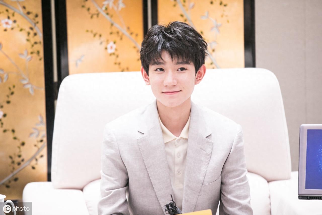 王源易烊千玺范丞丞陈飞宇,盘点娱乐圈的00后男星,颜值高实力好