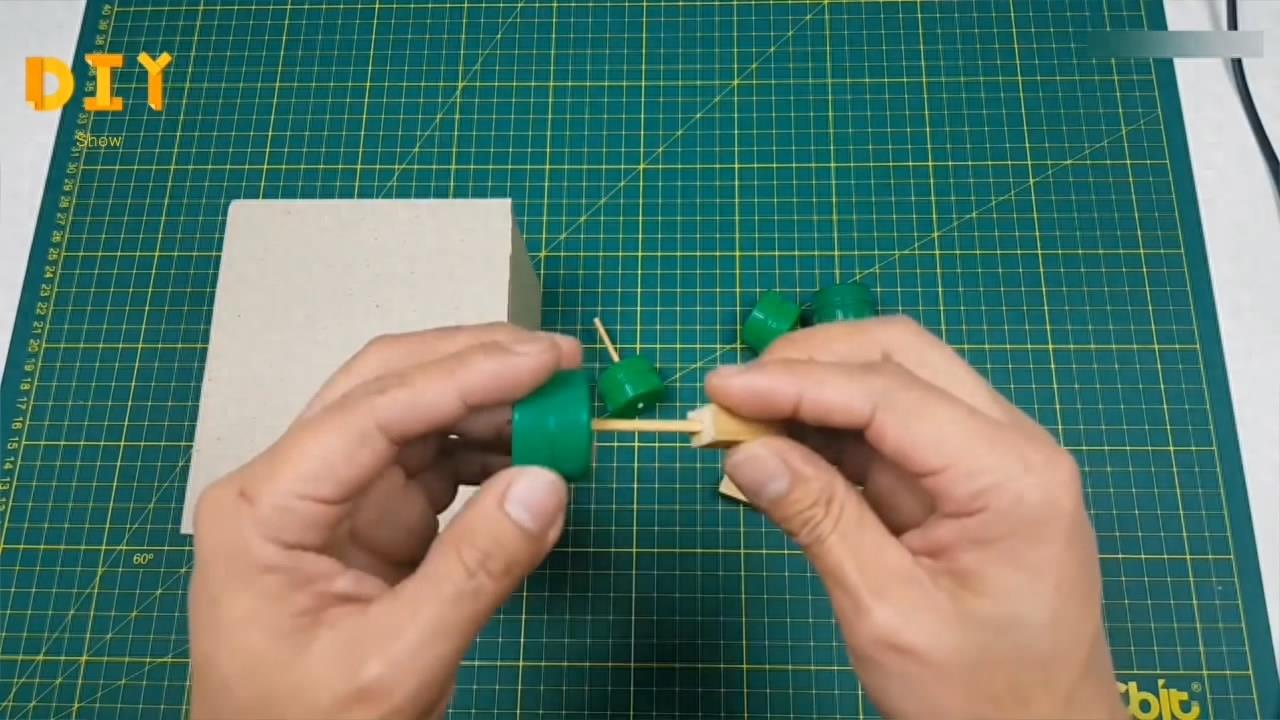 纸板玩具系列，带你学习如何制作可爱的迷你遥控机器人（图解）