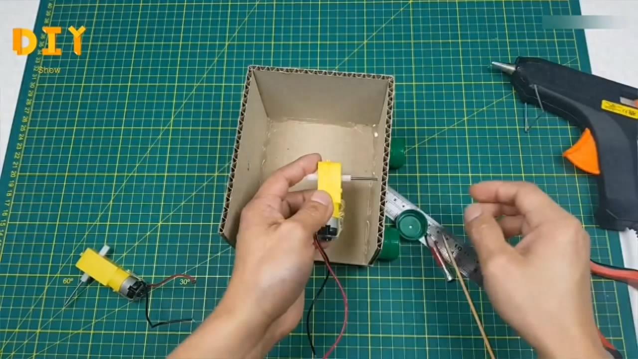 纸板玩具系列，带你学习如何制作可爱的迷你遥控机器人（图解）