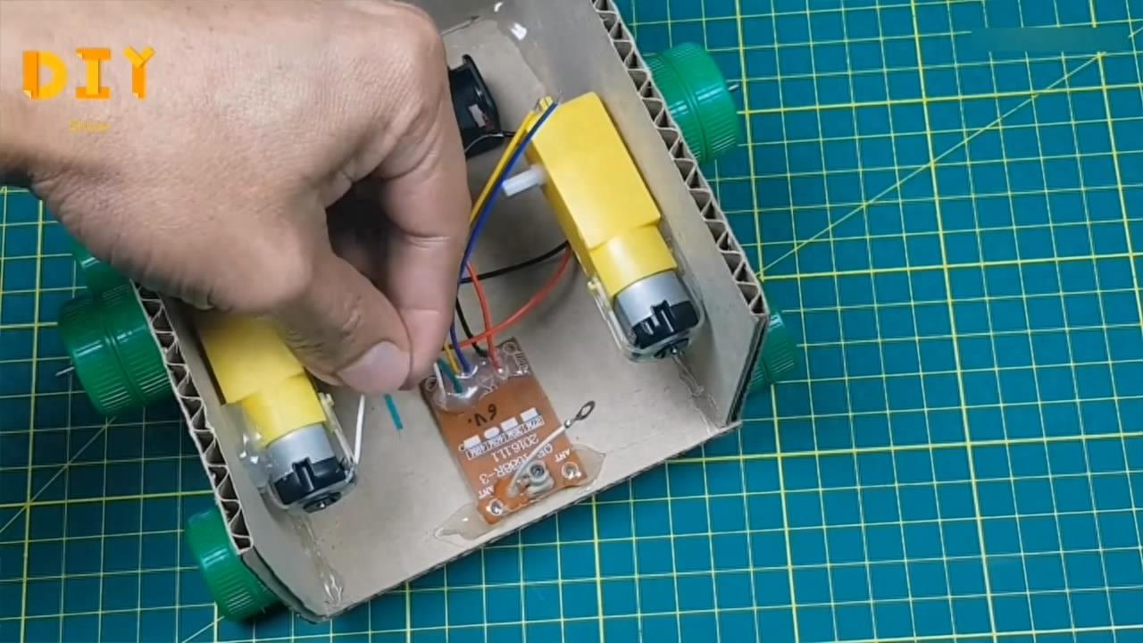 纸板玩具系列，带你学习如何制作可爱的迷你遥控机器人（图解）