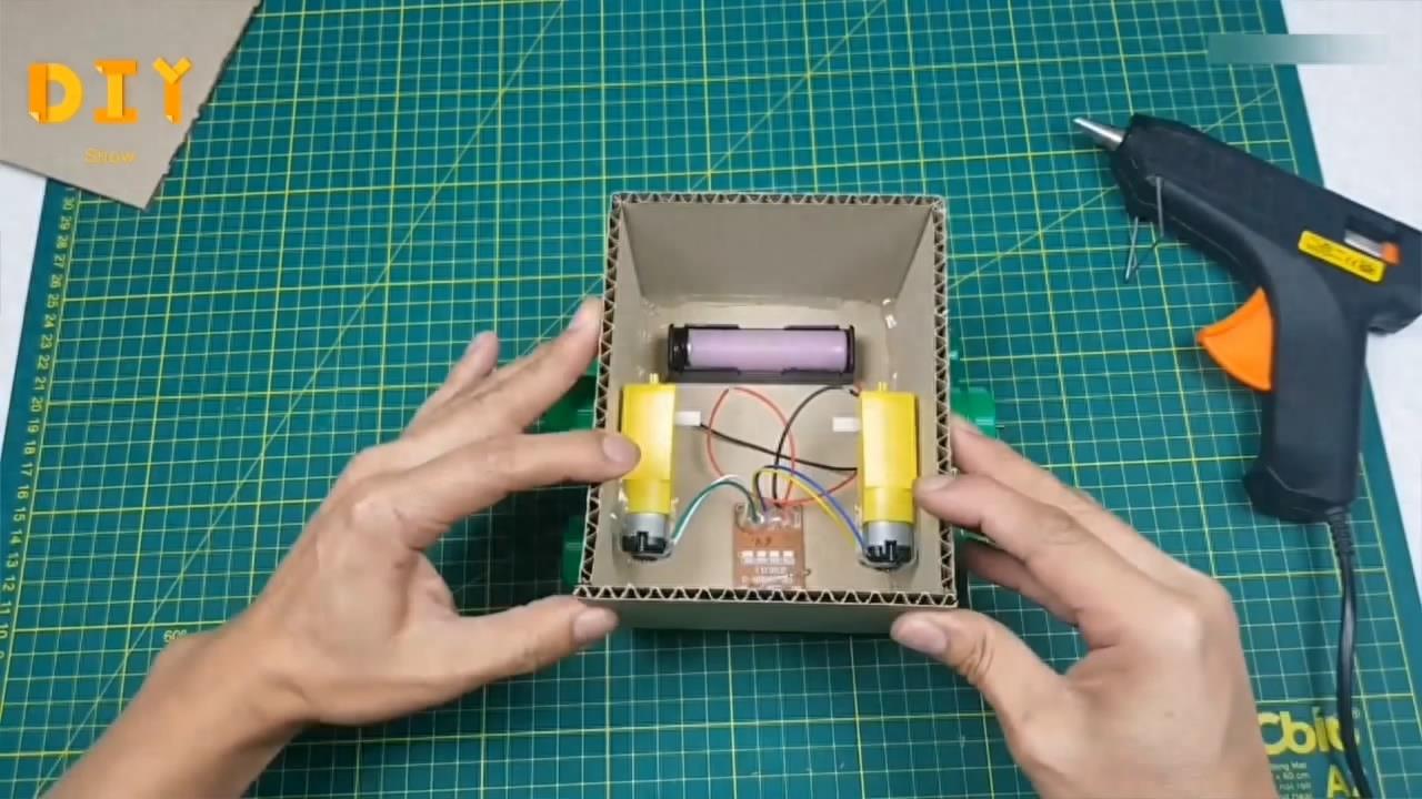 纸板玩具系列，带你学习如何制作可爱的迷你遥控机器人（图解）