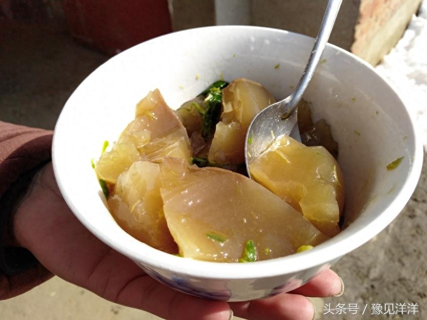 猪头冻子调着吃?这才是河南农村过年待客的好菜,全家抢着吃