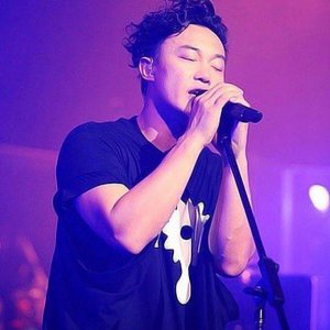 ​绕梁三日音，一句尽半生