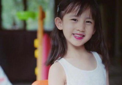 ​“老狐狸”黄磊二女儿古灵精怪，学会涂口红，孙莉向网友求解