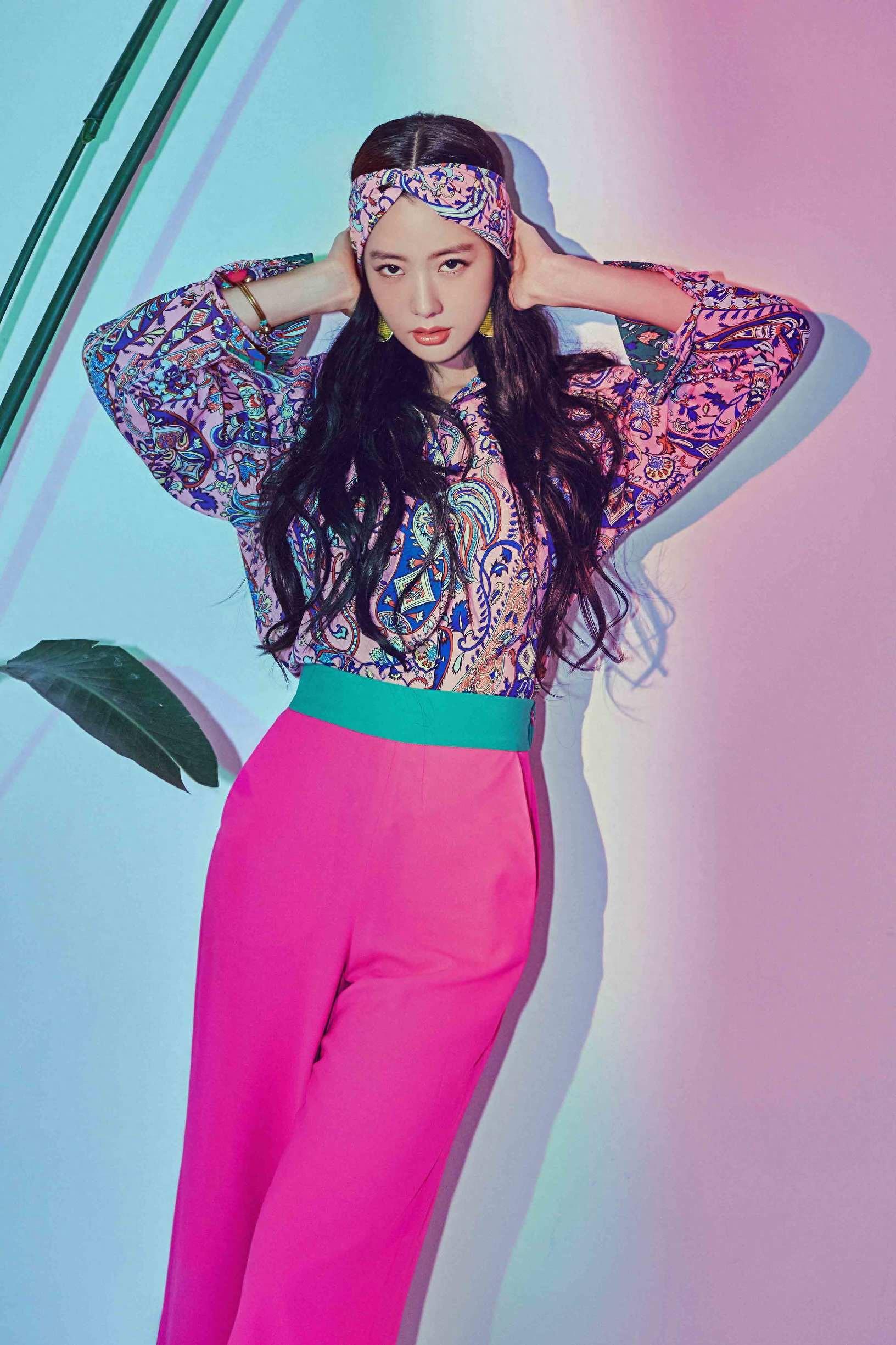 克拉拉再刷新造型 网友：“又一次颠覆了我的审美”