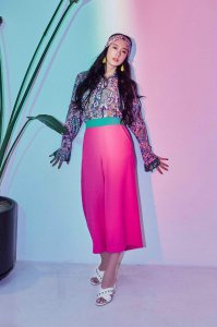 ​克拉拉再刷新造型 网友：“又一次颠覆了我的审美”