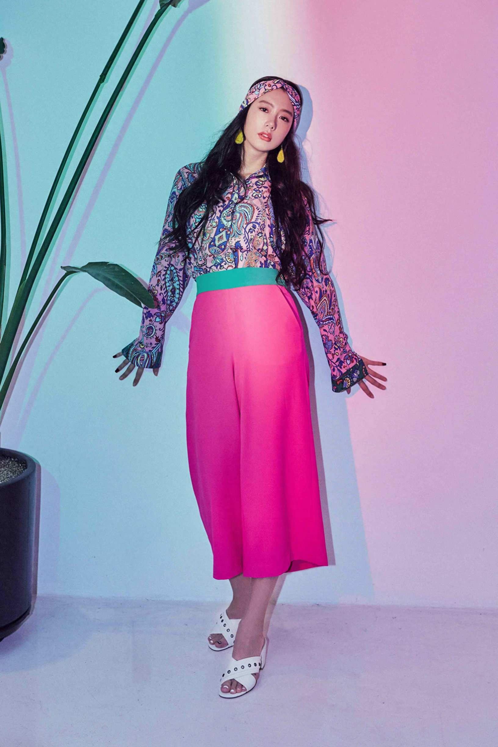 克拉拉再刷新造型 网友：“又一次颠覆了我的审美”