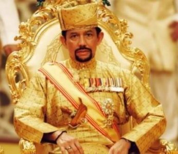 ​文莱最壕国王，用黄金马桶，给马厩装空调，同时富养46万人