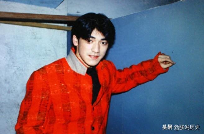 金城武的罕见老照片,当年相当青涩,如今成了亚洲炙手可热的男星