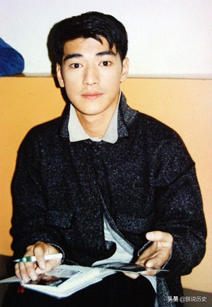 金城武的罕见老照片,当年相当青涩,如今成了亚洲炙手可热的男星