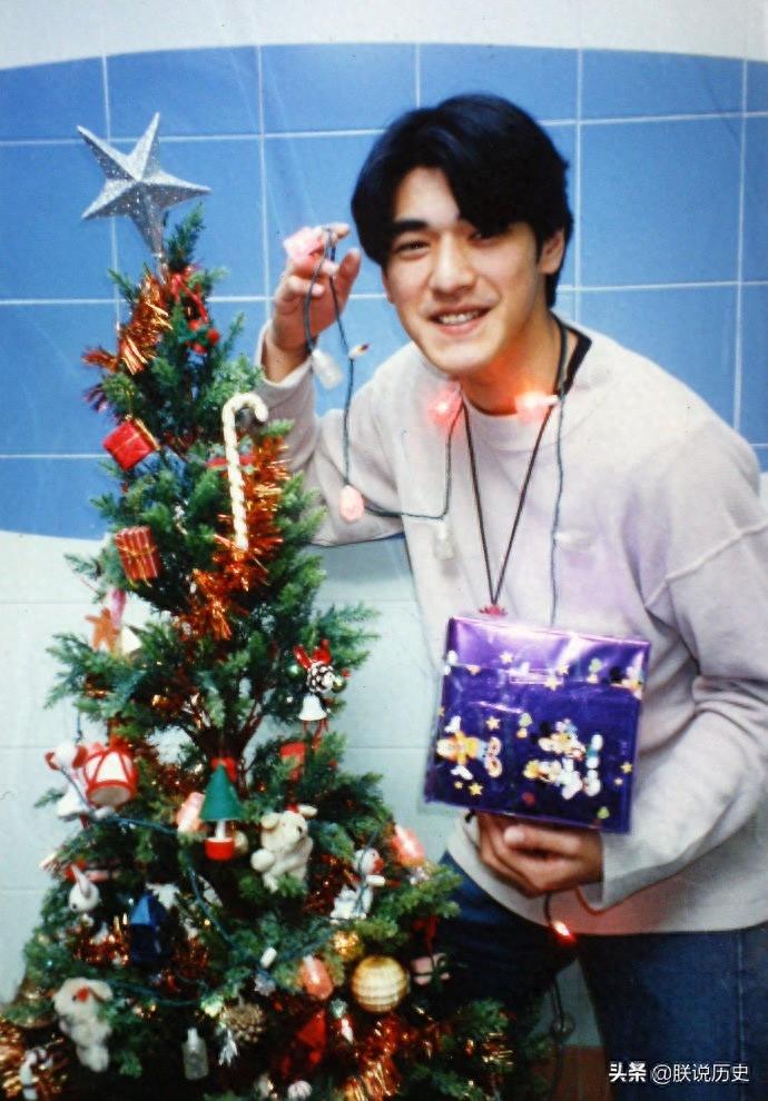 金城武的罕见老照片,当年相当青涩,如今成了亚洲炙手可热的男星