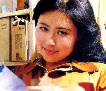 ​70岁“虎妞”斯琴高娃，两次婚姻失败后，如今嫁大16岁老公很幸福