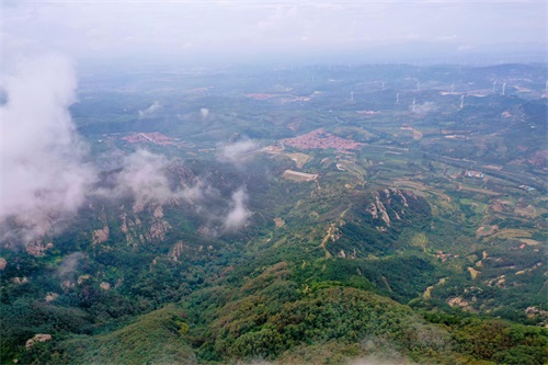 磁山,烟台开发区古现办事处境内,烟台为数不多的免费景区