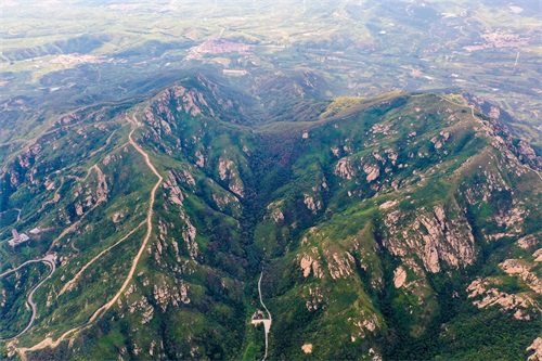 磁山,烟台开发区古现办事处境内,烟台为数不多的免费景区