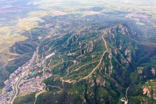 磁山,烟台开发区古现办事处境内,烟台为数不多的免费景区