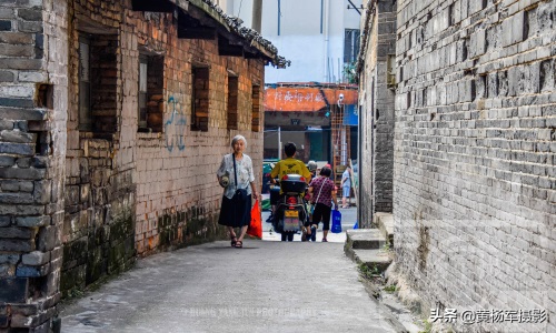 赣州人熟悉的老街巷天王寺,老巷古旧历史悠久仍人来人往,看咋样
