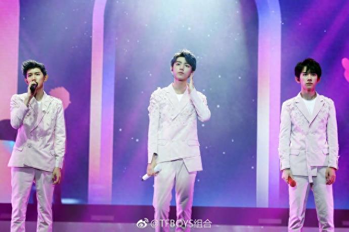 TFBOYS四周年纪念!演唱会现场燃爆了!高清写真大合集!