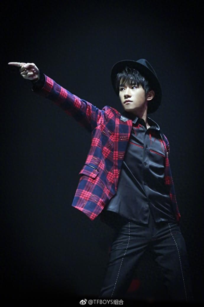 TFBOYS四周年纪念!演唱会现场燃爆了!高清写真大合集!