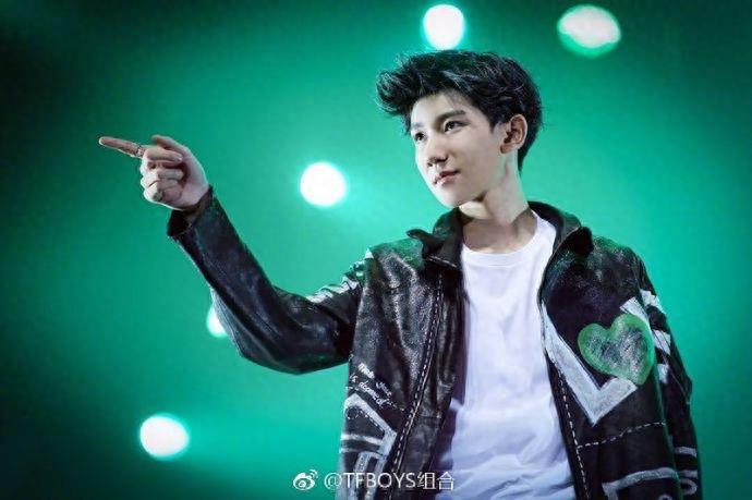 TFBOYS四周年纪念!演唱会现场燃爆了!高清写真大合集!