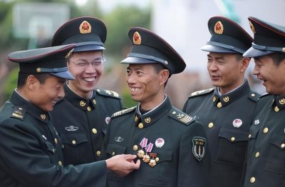 ​师长见了这种兵都得敬礼？享受师级待遇的超级兵王，到底有多强？