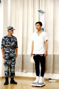 ​《真正男子汉》曝光了黄子韬的身高体重 鞋子的高度藏着玄机