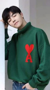 ​陈立农和小朋友们合照太可爱了，“小奶狗”哥哥谁不爱？