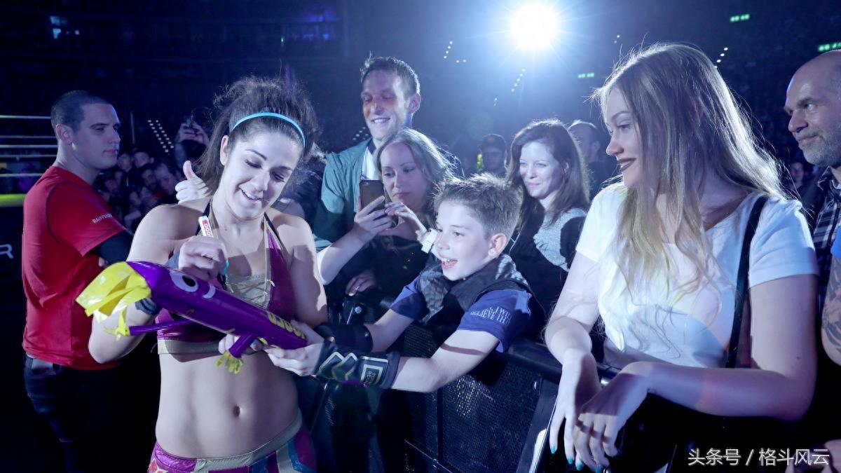 WWE小魔女再战女版塞纳,美女空翻,打击,锁技齐上阵