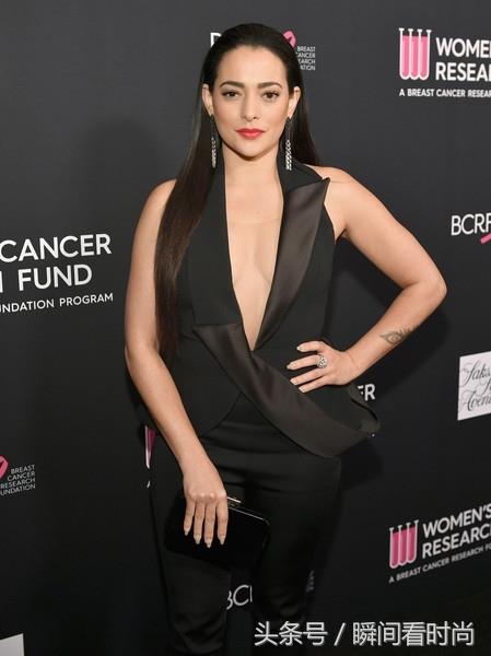 34岁女星娜塔丽·马丁内兹她风采不减当年，她依然时髦有型！