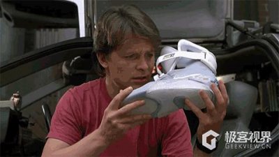 ​等了27年，耐克终于把《回到未来》那双鞋做出来了！