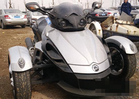 酷炫庞巴迪倒三轮,116马力4秒破百,价值30万也难逃报废