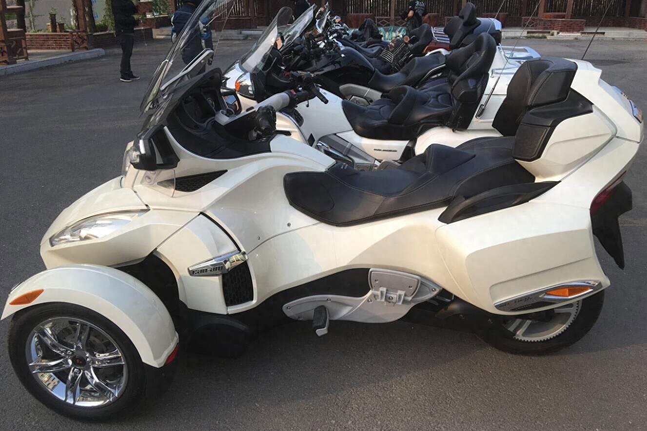 酷炫庞巴迪倒三轮,116马力4秒破百,价值30万也难逃报废